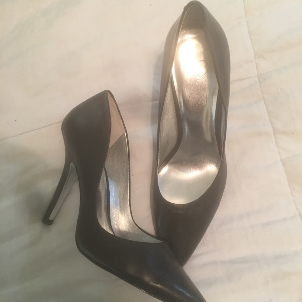 Jessica Simpson black leather classic heels.